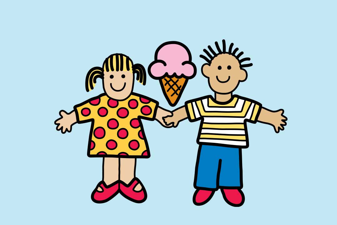 2 crianças de mãos dadas com um cone de gelado
