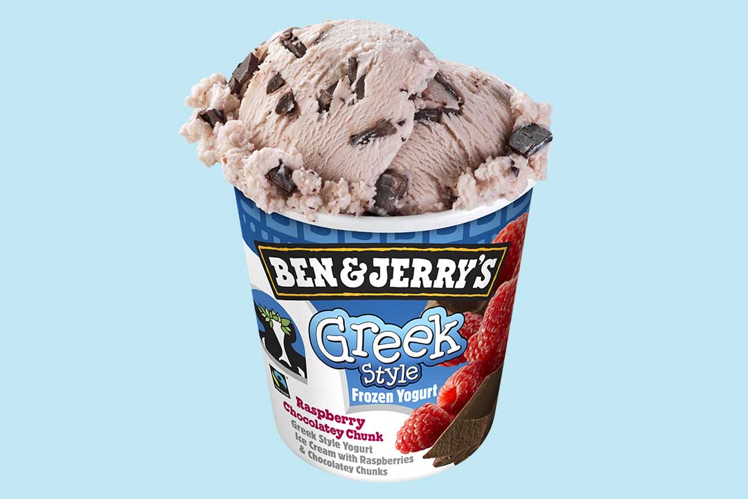Um copo de gelado de iogurte grego